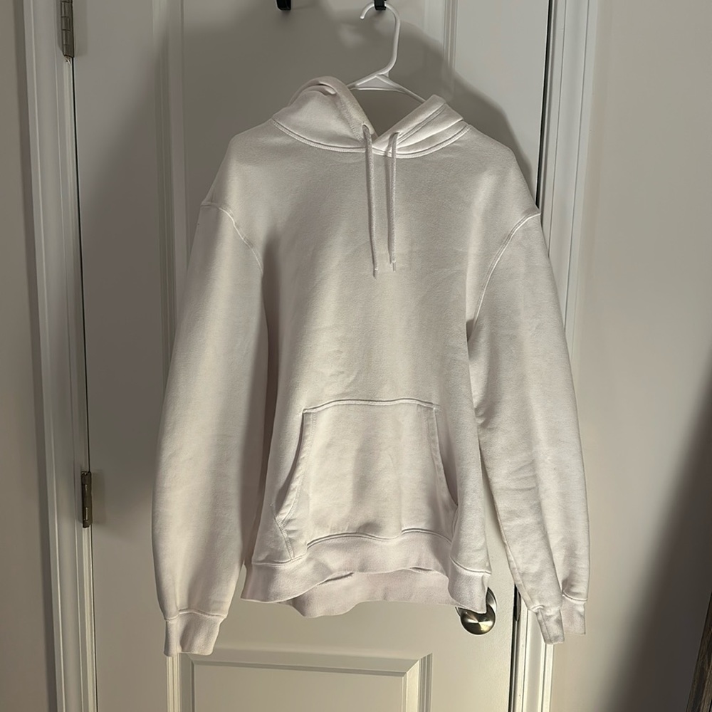 White H&M sweatshirt! Size M-L.